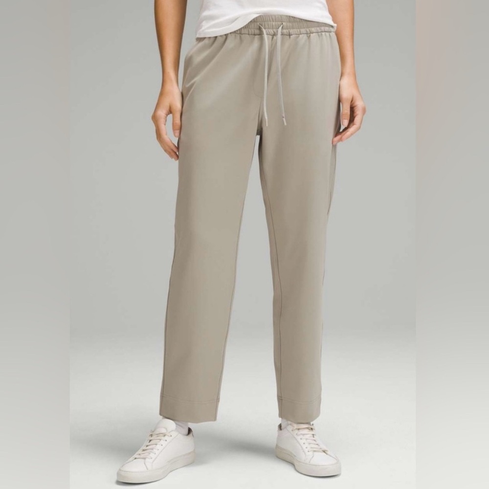 Lululemon Tapered-Leg Mid-Rise Pant 7/8 Length Luxtreme in riverstone sz s